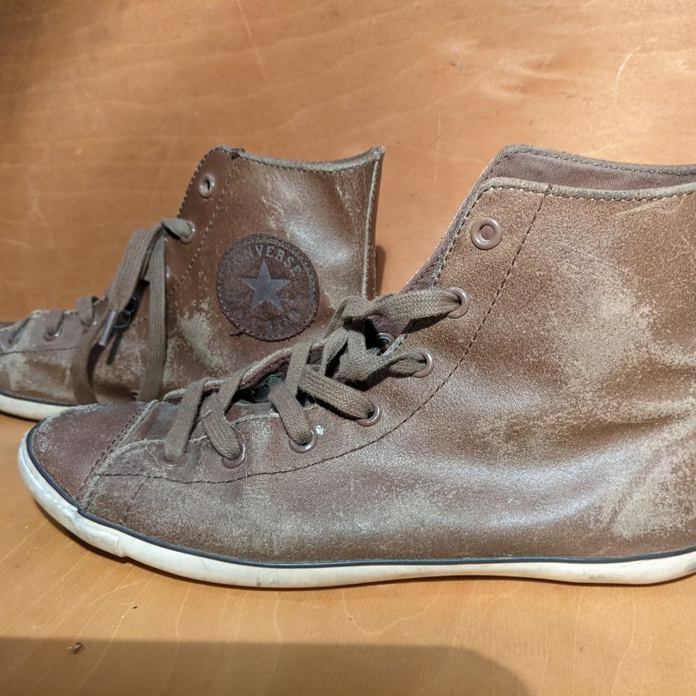 Vintage looking brown leather Converse one star size 38
